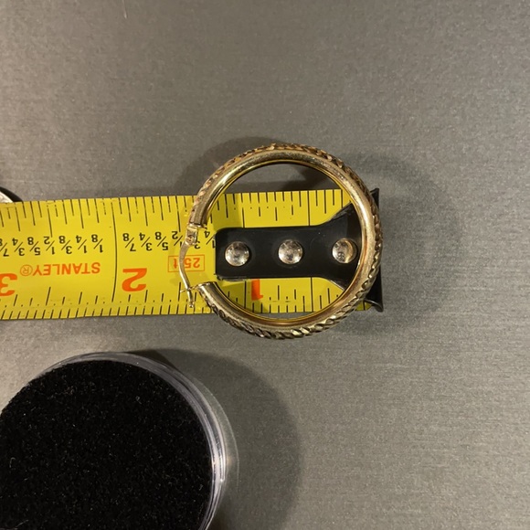 14kt gold women’s hoops - Picture 6 of 6